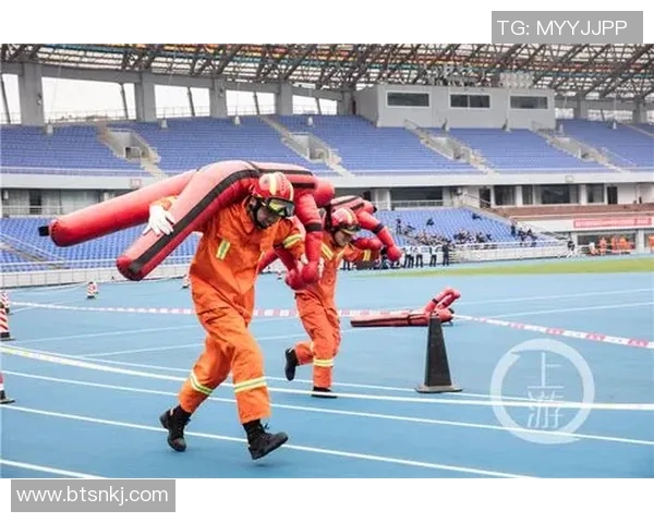 激烈角逐挑战极限展现速度与力量的游泳比赛盛况